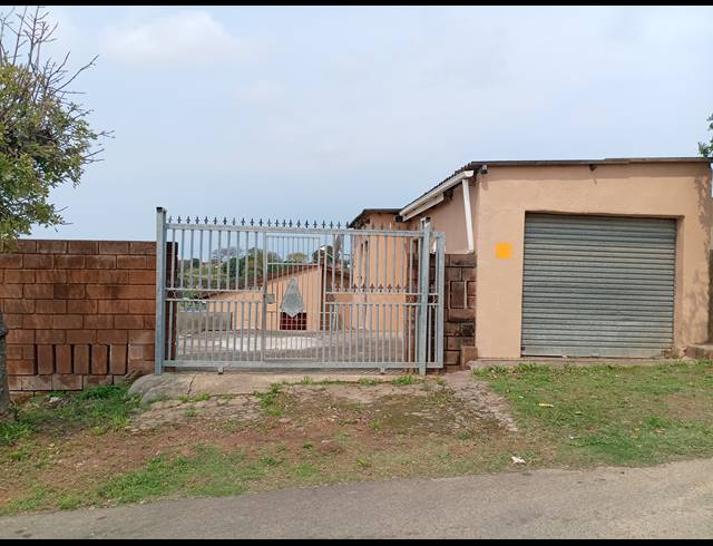 3 BEDROOM HOUSE FOR SALE IN UMLAZI Q